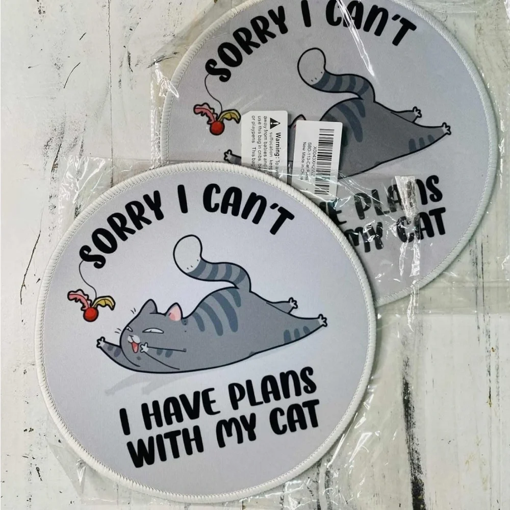 Gray Cat-Themed Round Mouse Pad
